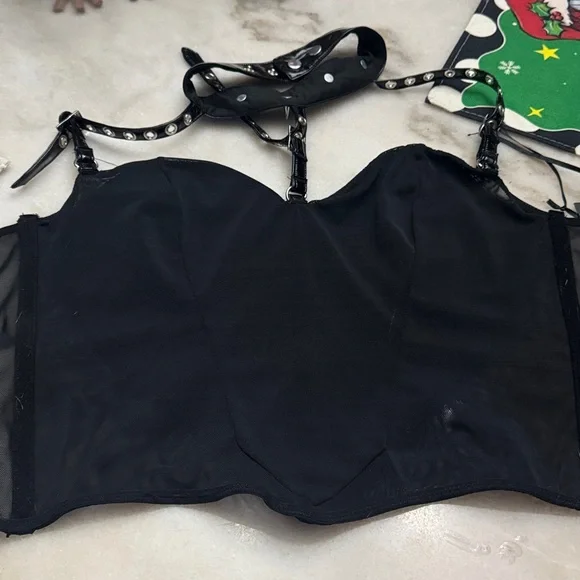 Widow harness spiked top - Picture 7 of 9